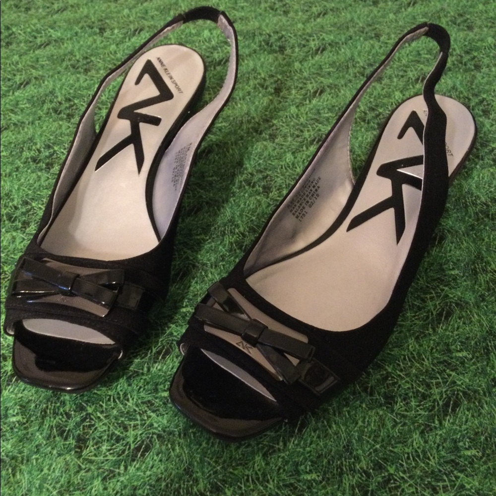 AK small heel black shoe size 8